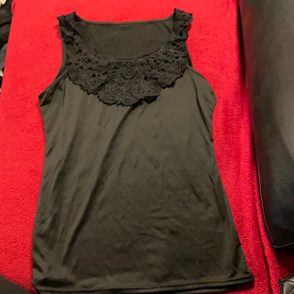 Ladies tank top with embroidery accent